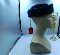 betmar blue felt pin side